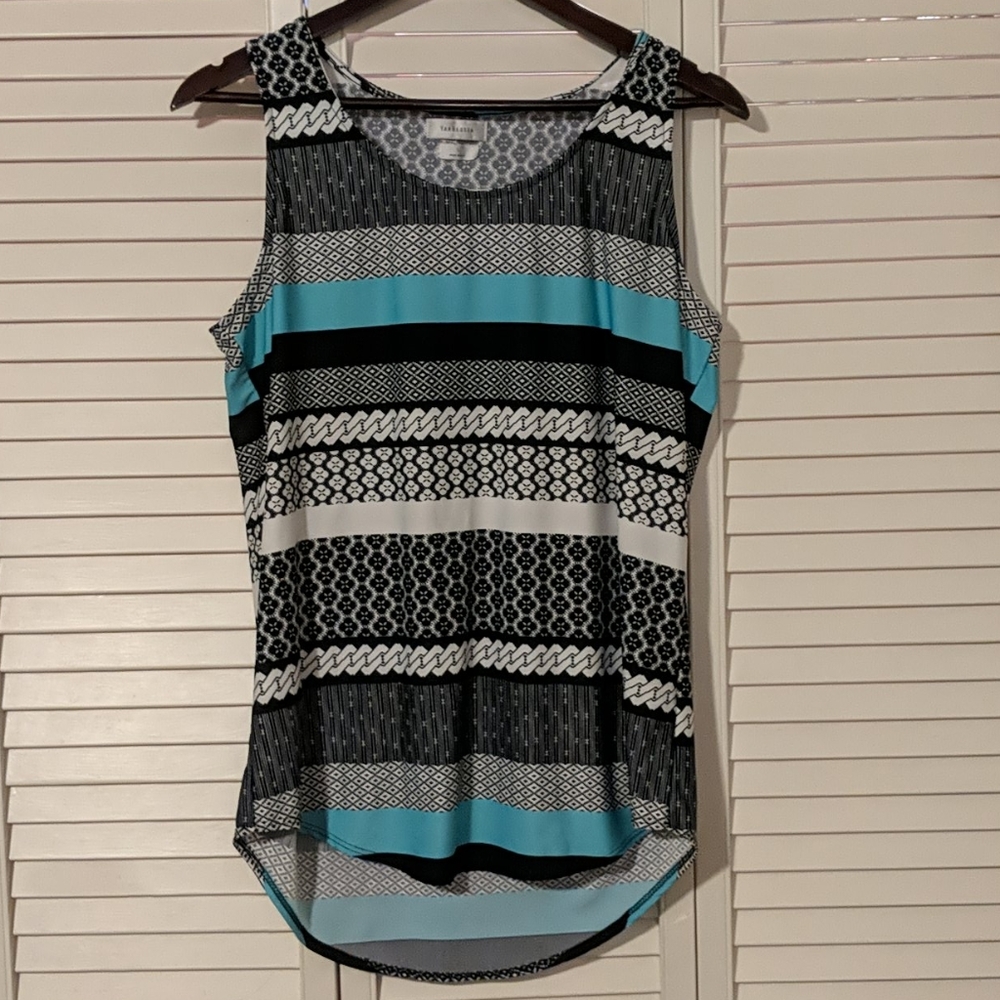 EUC Van Heusen tank top size large